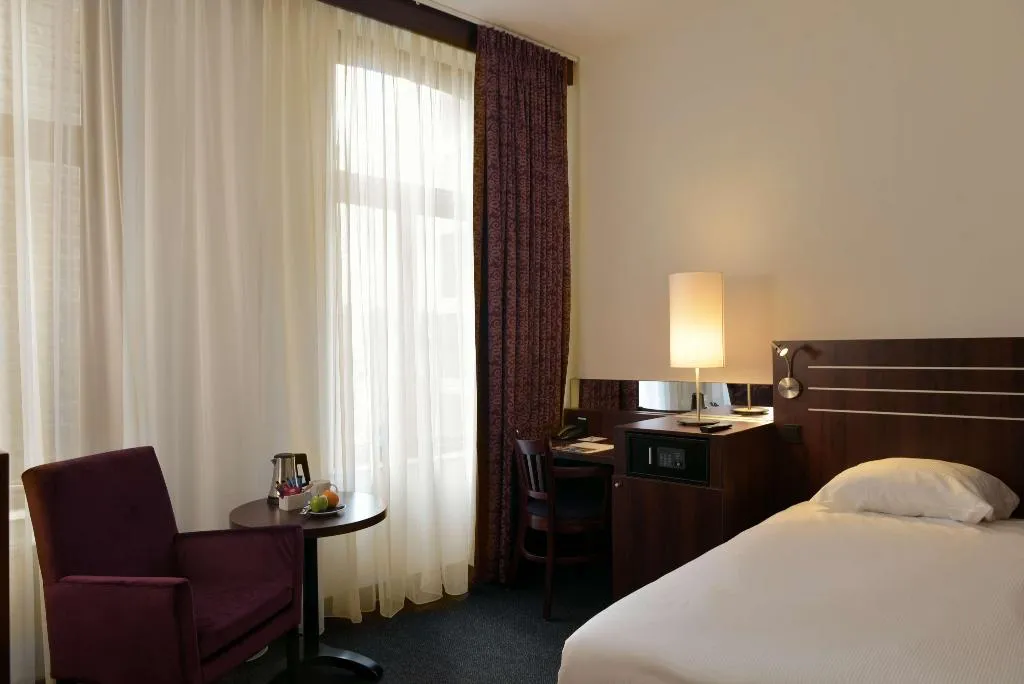 Room, Amrâth Grand Hotel de lEmpereur, Amsterdam