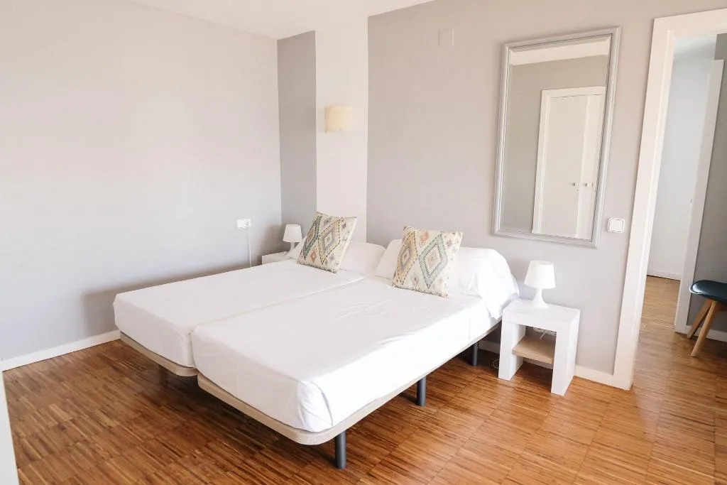 Room, Subur, Costa Brava