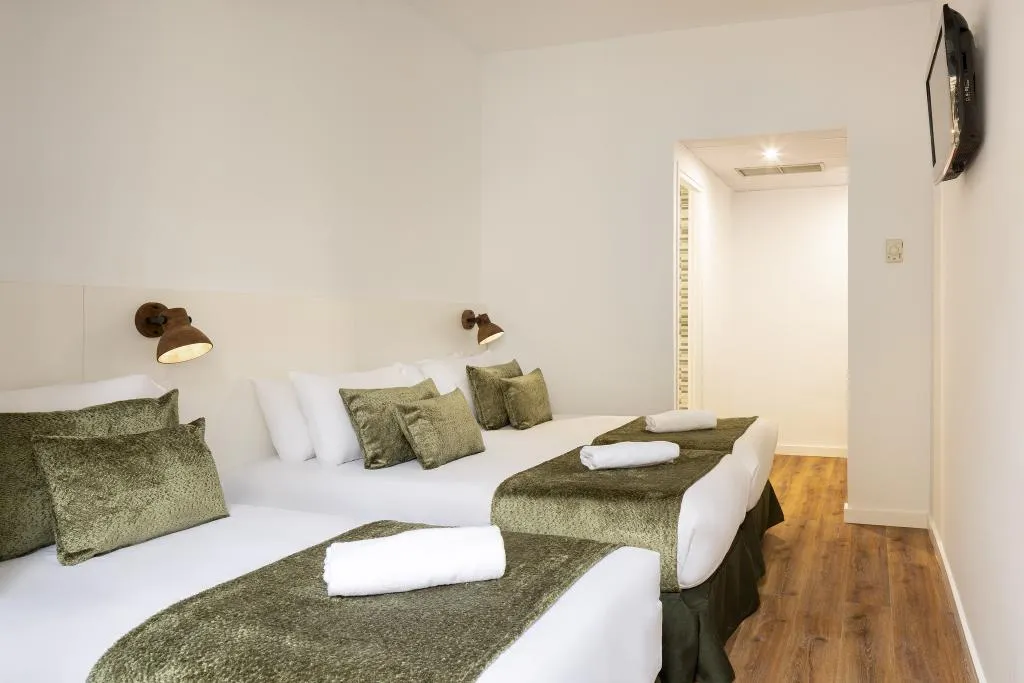 TRIPLE STANDARD Room, htop BCN City, Barcelona