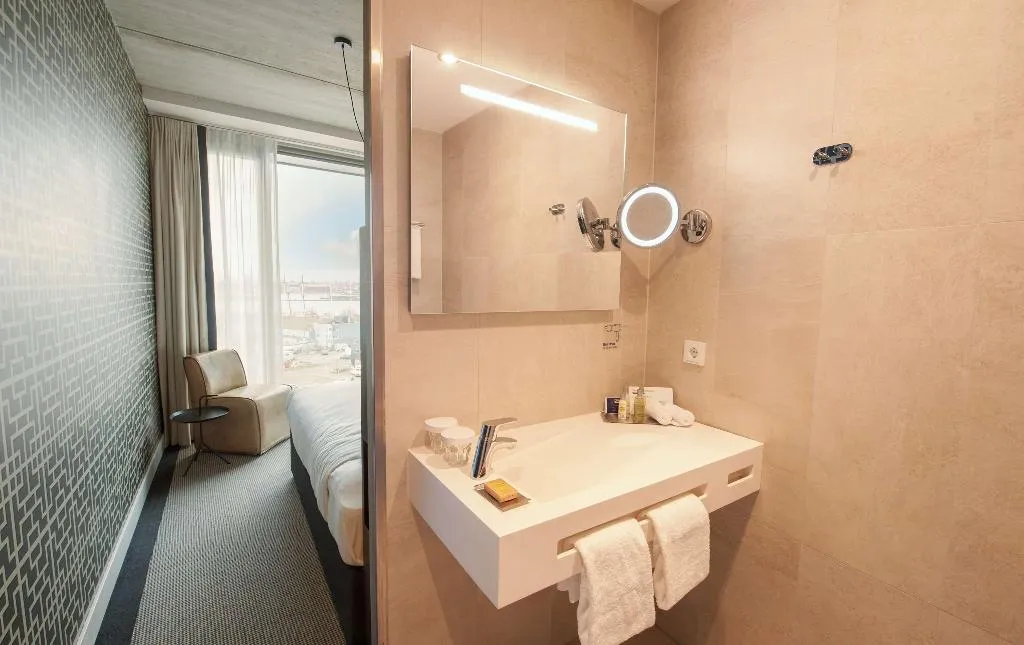 Room, DoubleTree by Hilton NDSM Wharf, Amsterdam