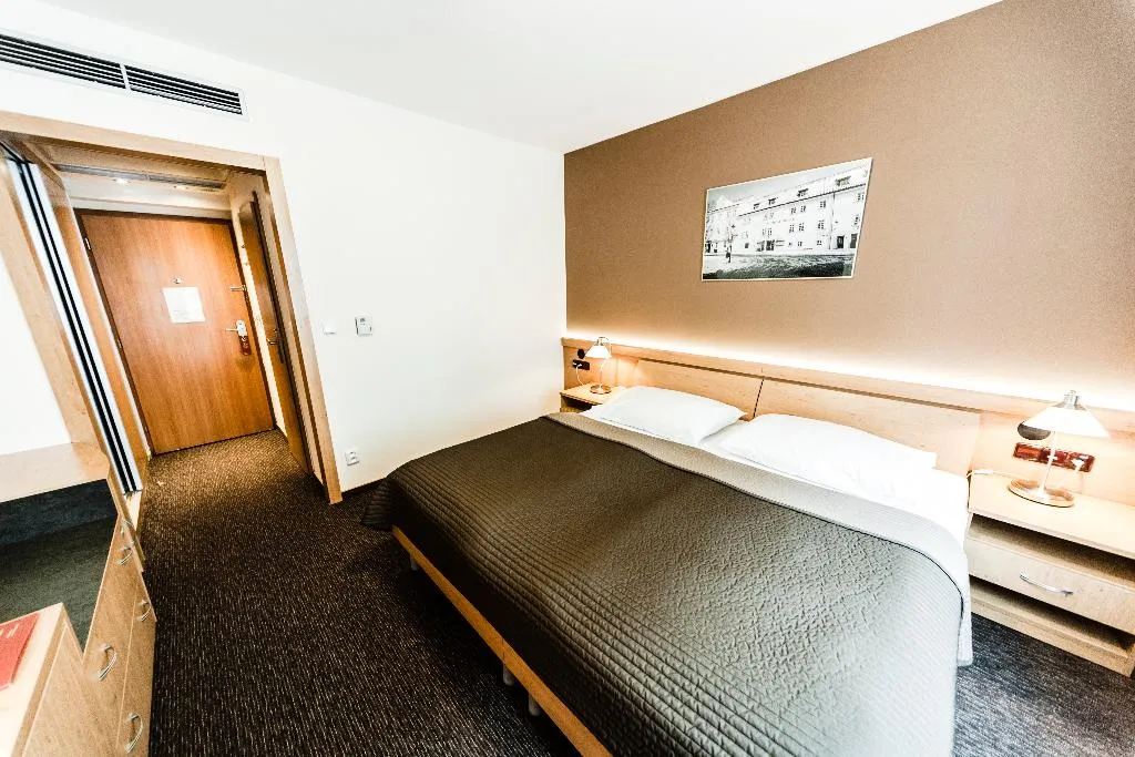 DOUBLE STANDARD Room, Archibald City, Prague