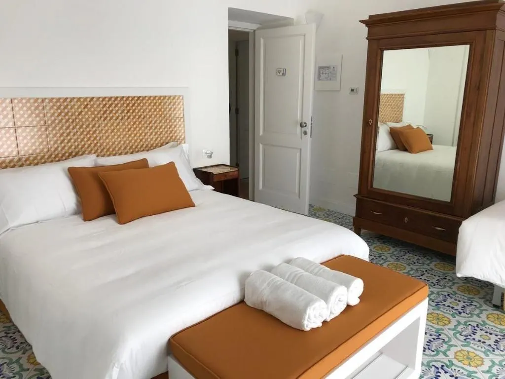 Room, Il Moro Di Positano, Naples