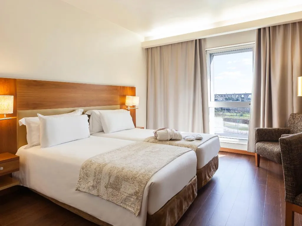 Double or Twin STANDARD Room, Mercure Lisboa Hotel, Lisbon