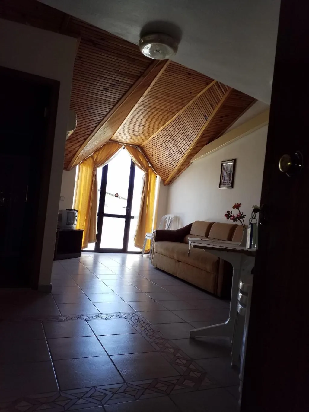 Room, Kamelya, Dalaman
