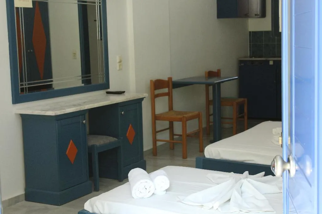 STUDIO CAPACITY 3 Room, Leonidas Studios & Apartments, Crete