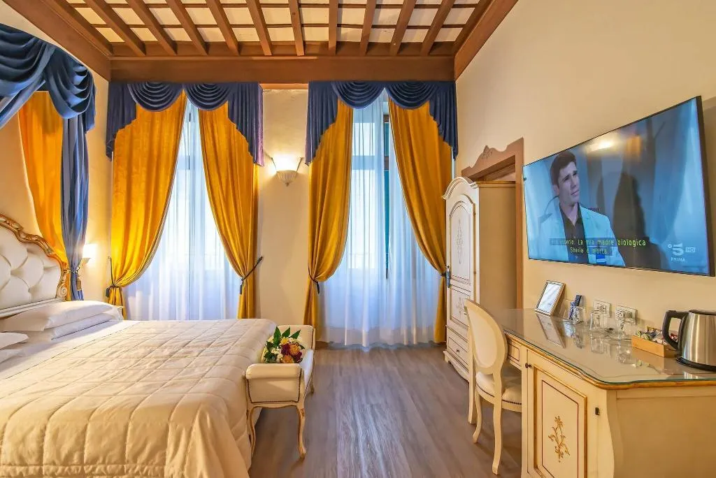 TRIPLE STANDARD Room, Porta Faenza, Florence