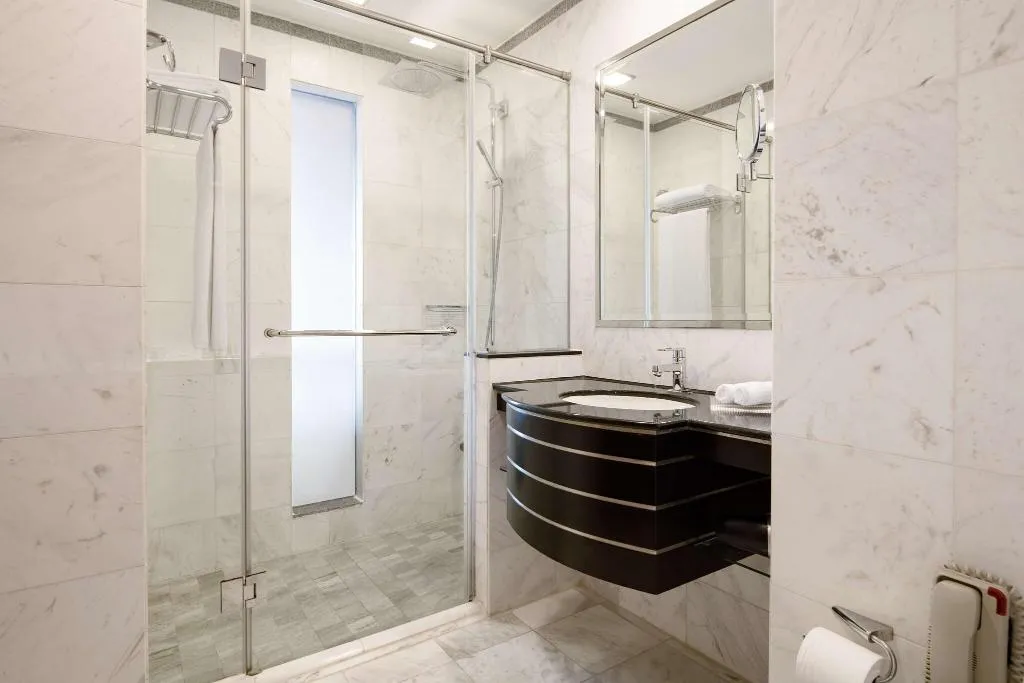 DOUBLE SUPERIOR QUEEN BED Room, Radisson Blu Hotel, Dubai Media City, Dubai