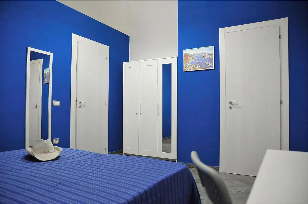 Room, B&B In giro per Napoli, Naples