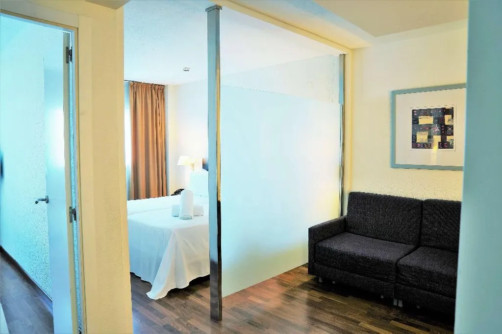 Room, Port Valencia Feria, Valencia