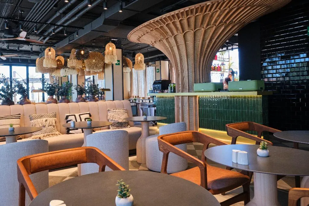 Restaurant, ESTIMAR Marina Farnals, Valencia