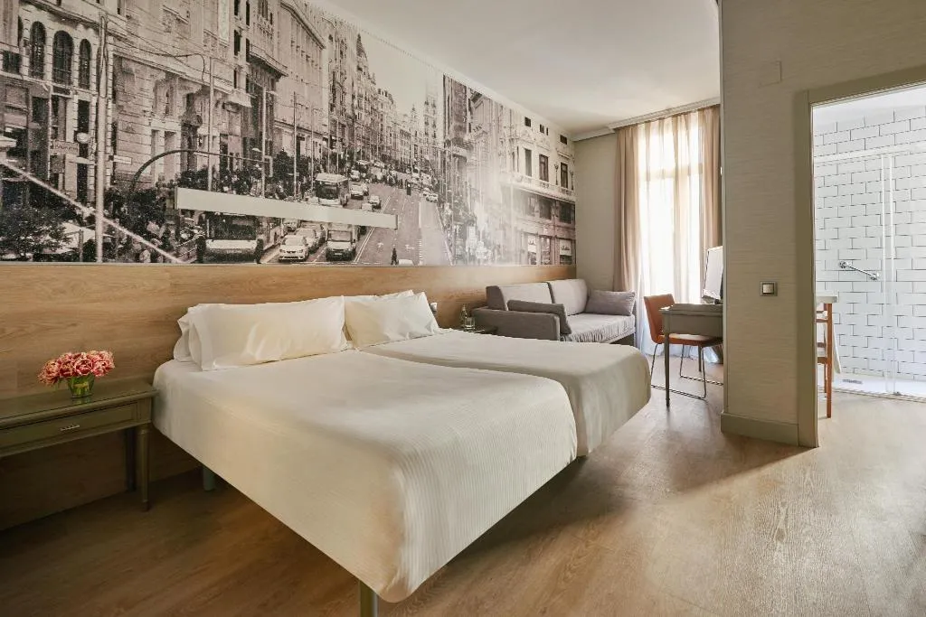 TRIPLE STANDARD Room, Regente, Madrid