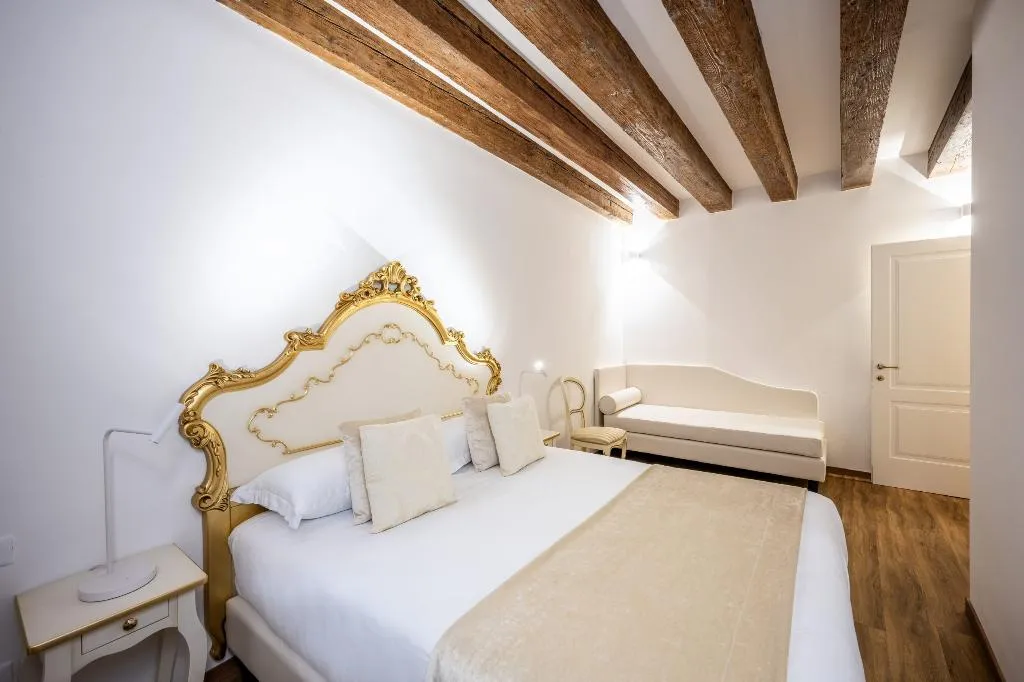 APARTMENT ONE BEDROOM TWO BATHROOMS Room, Palazzo Paruta, Venice