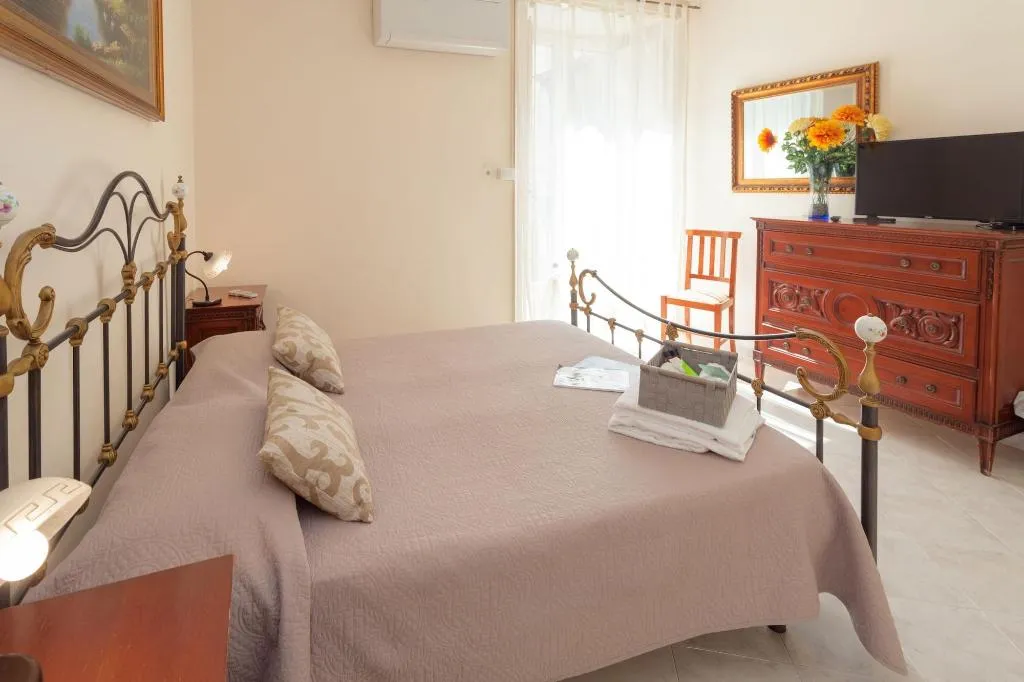 Room, Al Piazza Marina B&B, Palermo