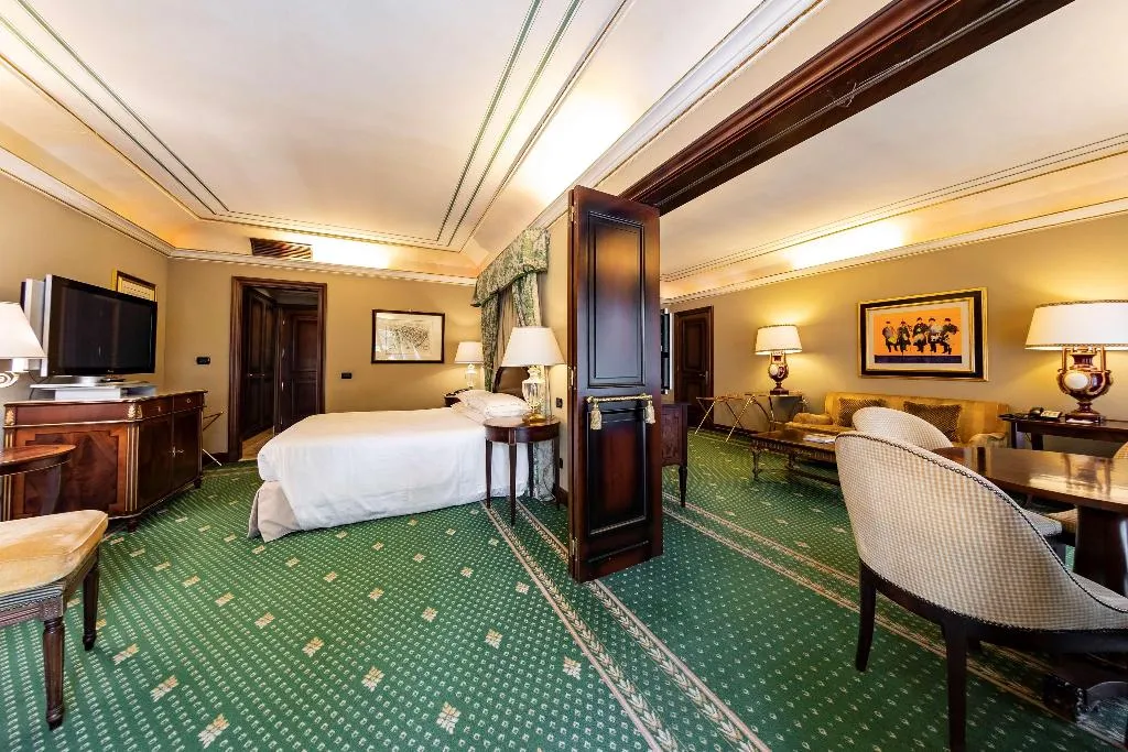Room, River Chateau, Rome
