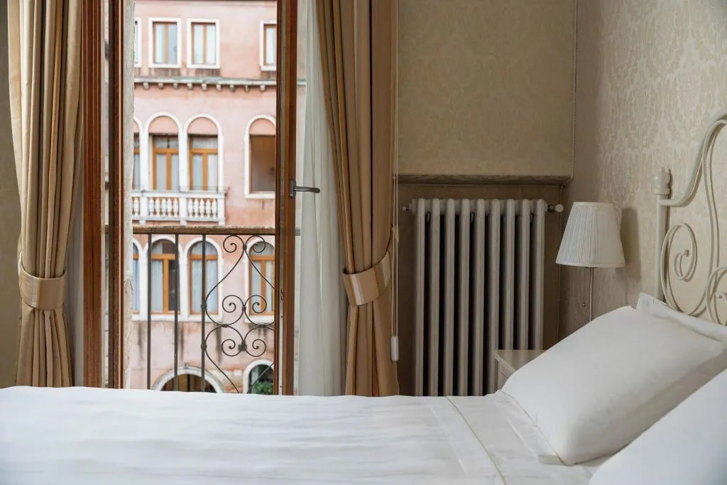 APARTMENT CANAL VIEW Room, Hotel Montecarlo, Venice