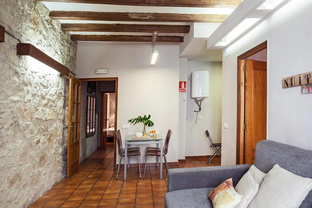 APARTMENT CAPACITY 4 Room, AinB Las Ramblas-Guardia Apartments, Barcelona