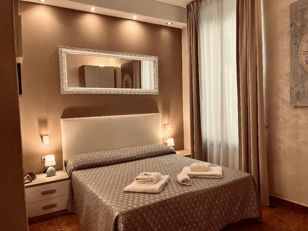 DOUBLE STANDARD Room, Alinari, Florence