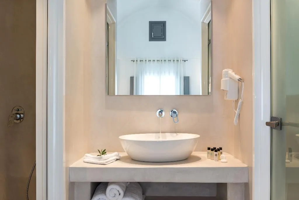 Double or Twin STANDARD Room, Strogili, Santorini