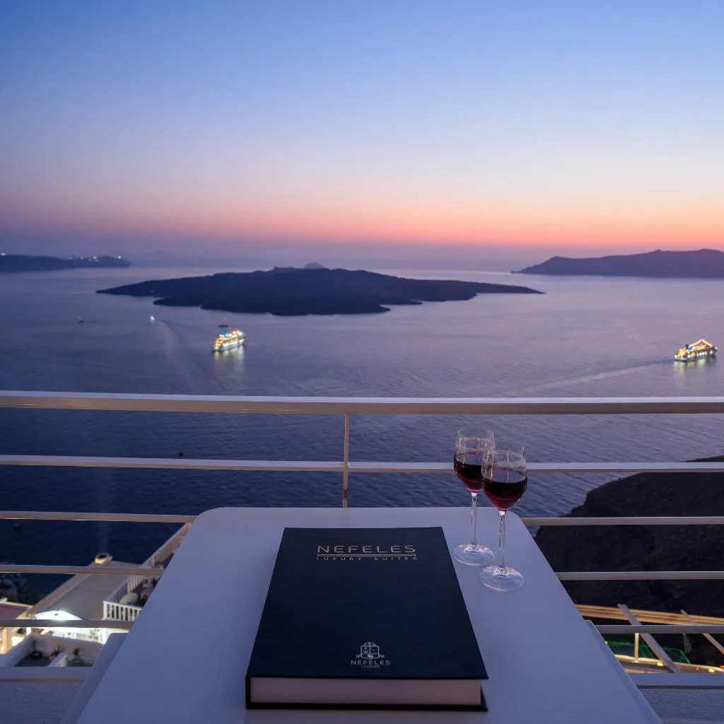 JUNIOR SUITE WITH JACUZZI WITH VIEWS Room, Nefeles Luxury Suites, Santorini
