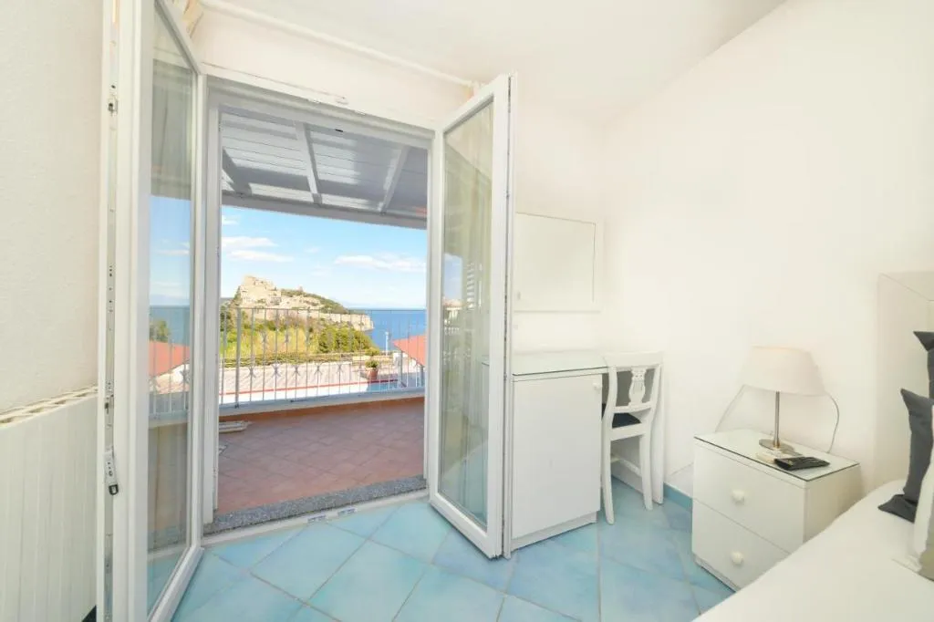 DOUBLE SEA VIEW Room, Parco Cartaromana, Naples