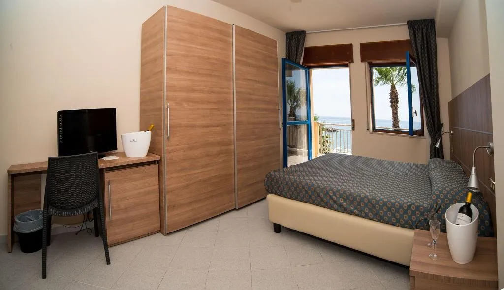 Room, Elihotel, Catania