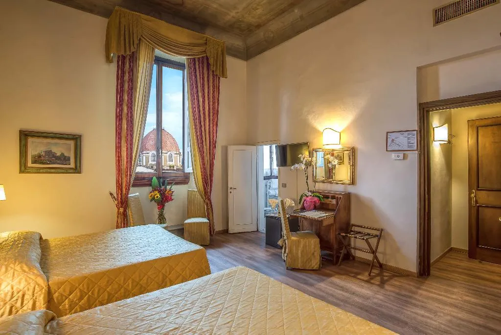 QUADRUPLE STANDARD Room, Paris, Florence
