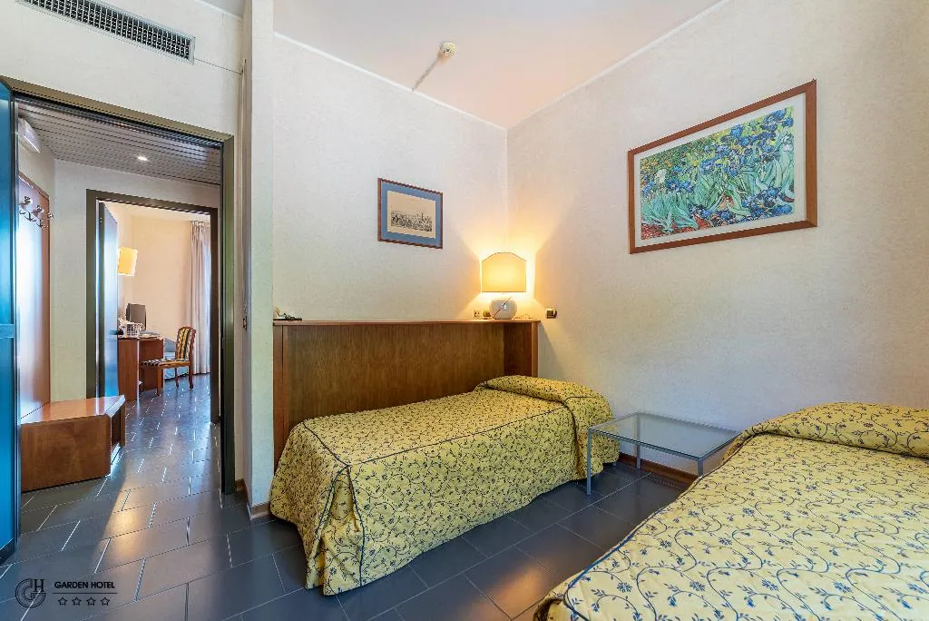 QUADRUPLE CLASSIC Room, Garden Hotel, Umbria
