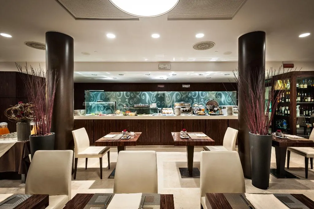 Restaurant, Crowne Plaza Milan City, Milan