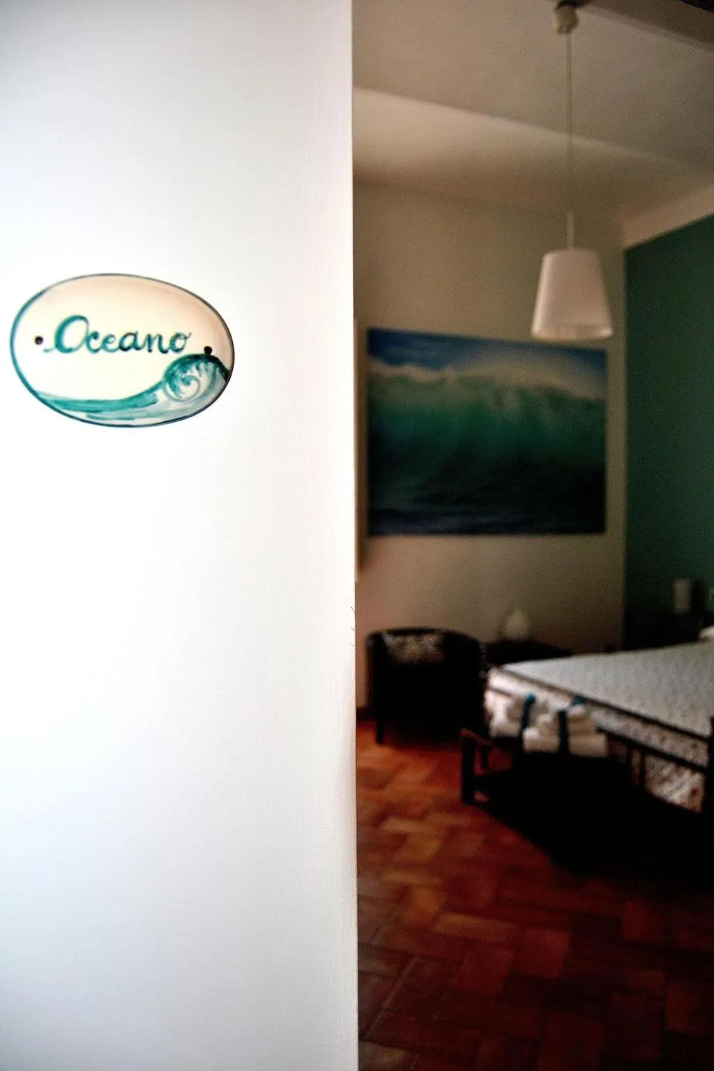 Room, Chez Moi, Florence