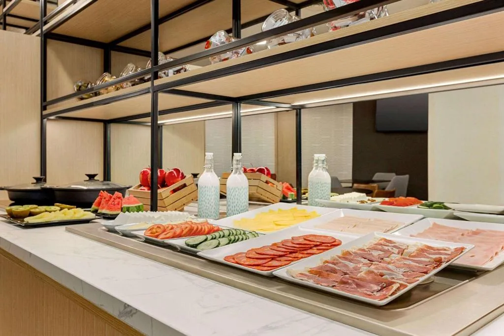 Restaurant, Ramada by Wyndham Madrid Tres Cantos, Madrid