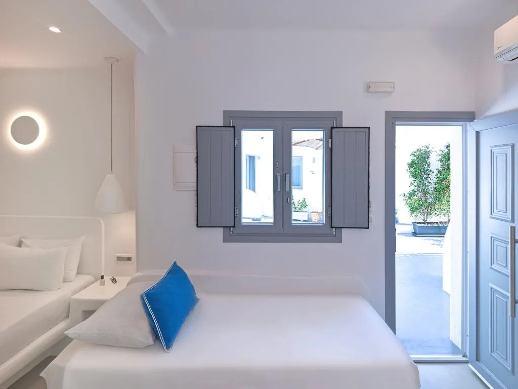 TRIPLE DELUXE GARDEN VIEW Room, Tatakis Design Hotel, Fira, Santorini