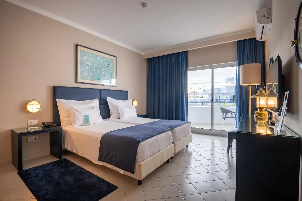 TWIN POOL VIEW Room, Vila Gale Nautico, Algarve