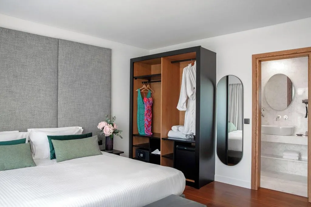 Room, The Athenaeum, Athens