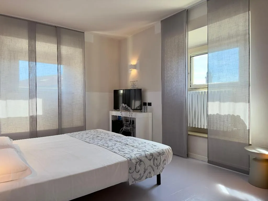 Double or Twin STANDARD Room, Hotel Europa, Milan