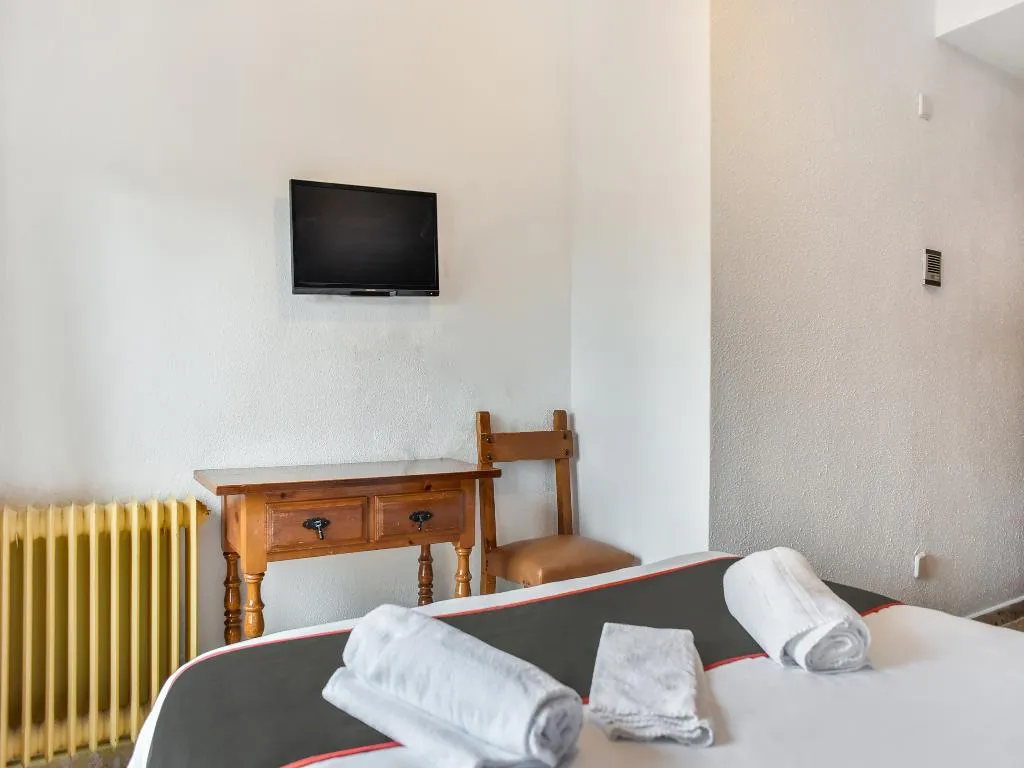 DOUBLE WITH SHARED BATHROOM Room, Hostal Carabanchel, Madrid