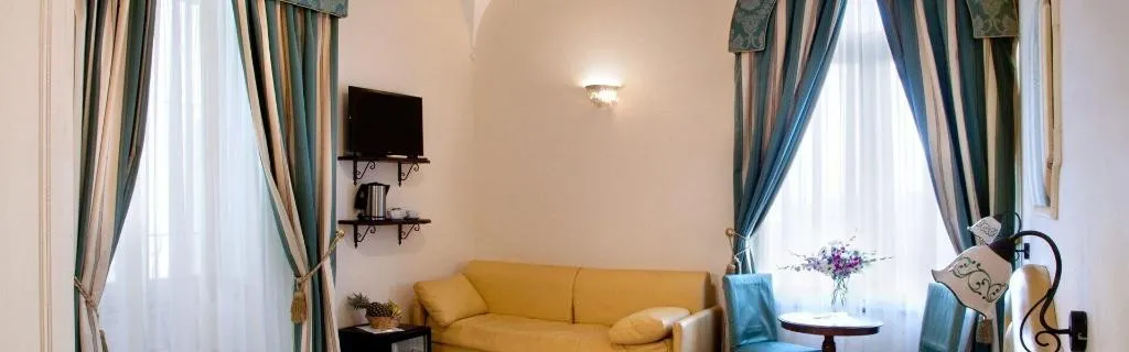 Room, L'Antico Convitto, Naples