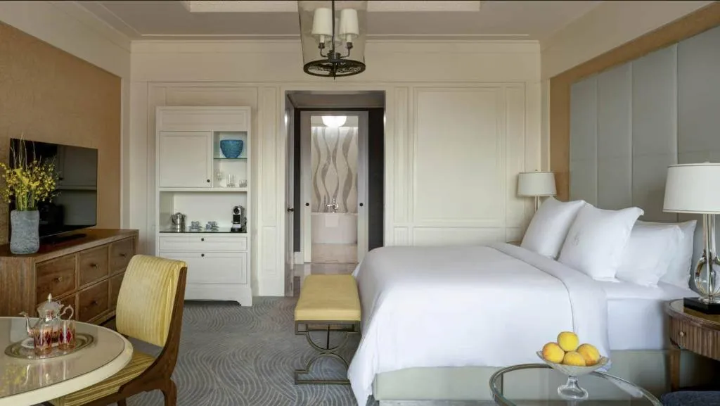 DOUBLE DELUXE CITY VIEW KING BED Room, Four Seasons Resort Dubai at Jumeirah Beach, Dubai