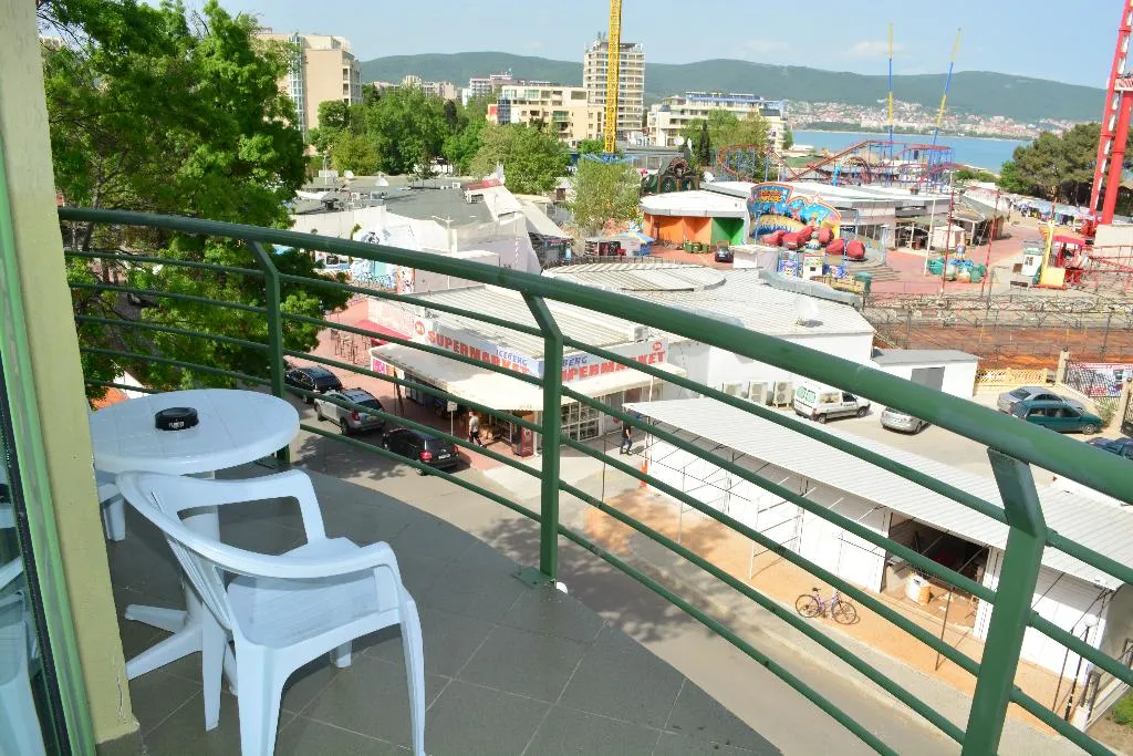 Terrace, Juli, Bourgas