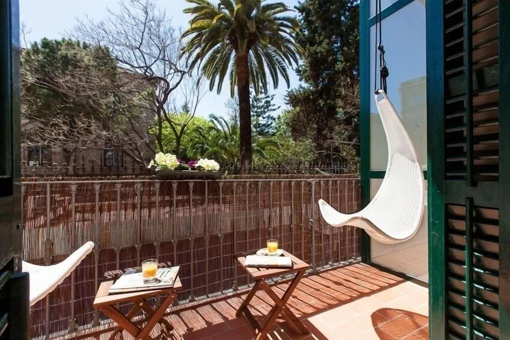 Terrace, Hostal Ecozentric, Barcelona
