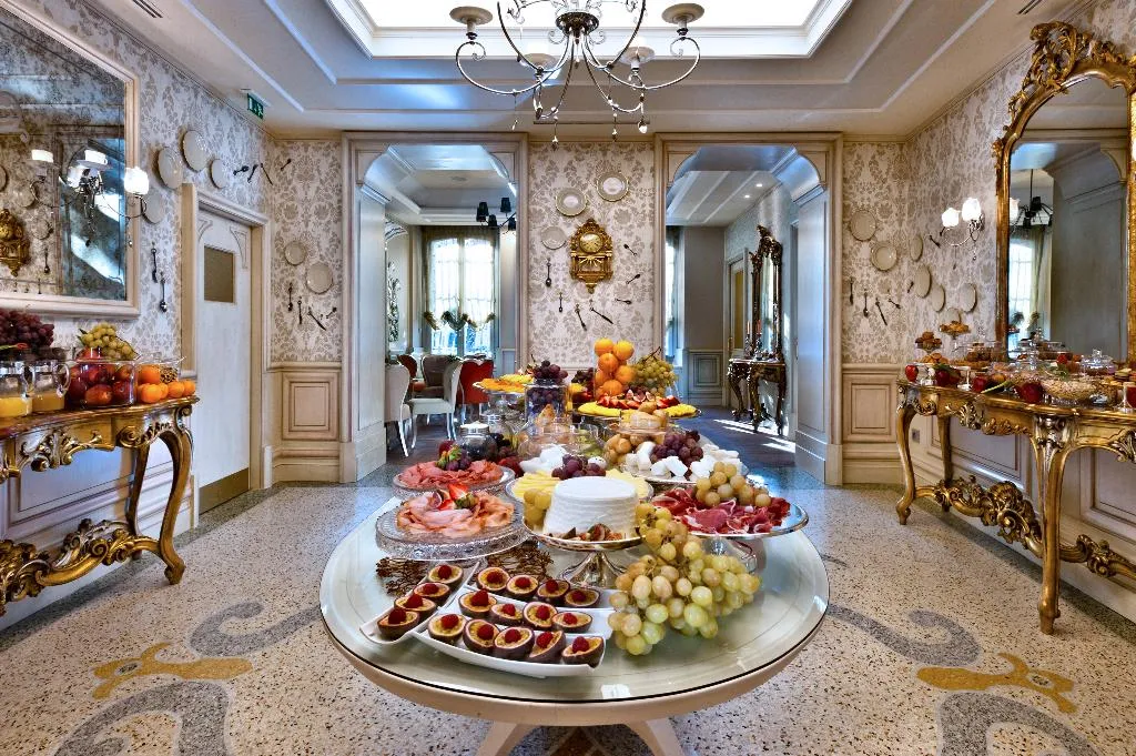 Restaurant, Chateau Monfort, Milan