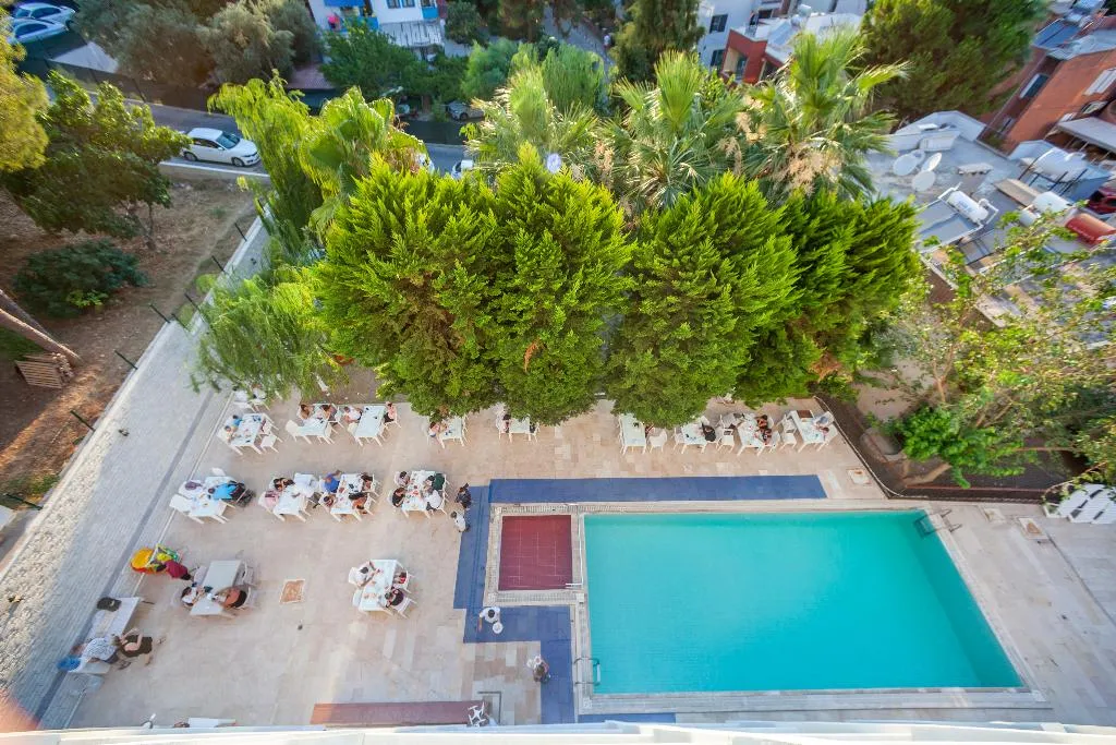 Pool, Marla, Bodrum