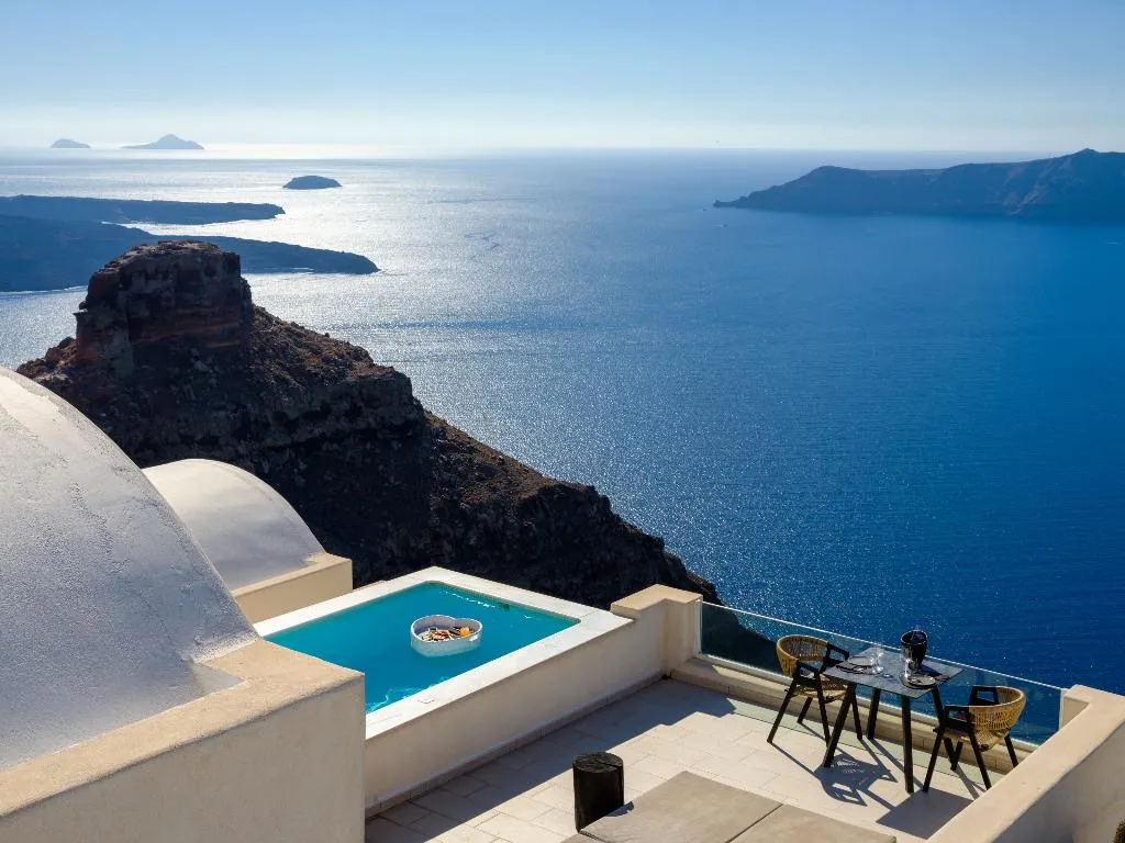 SUITE DELUXE WITH PRIVATE POOL Room, Andromeda Villas, Santorini