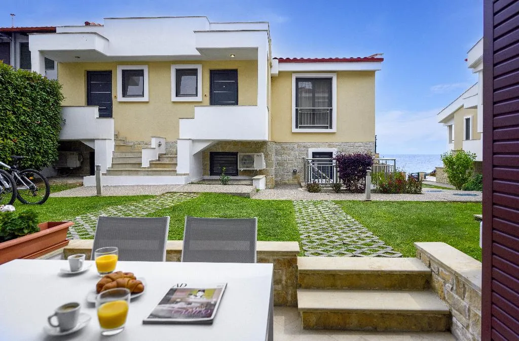 APARTMENT GARDEN VIEW Room, Elpiniki Luxury Apartments, Thessaloniki
