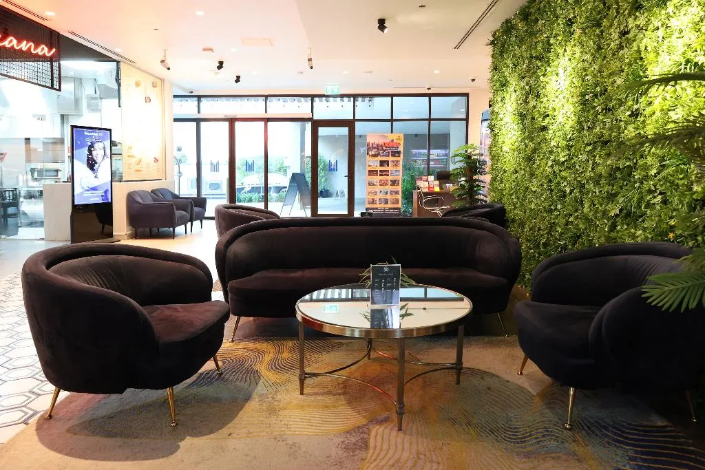 Terrace, Grand Kingsgate Waterfront Hotel, Dubai