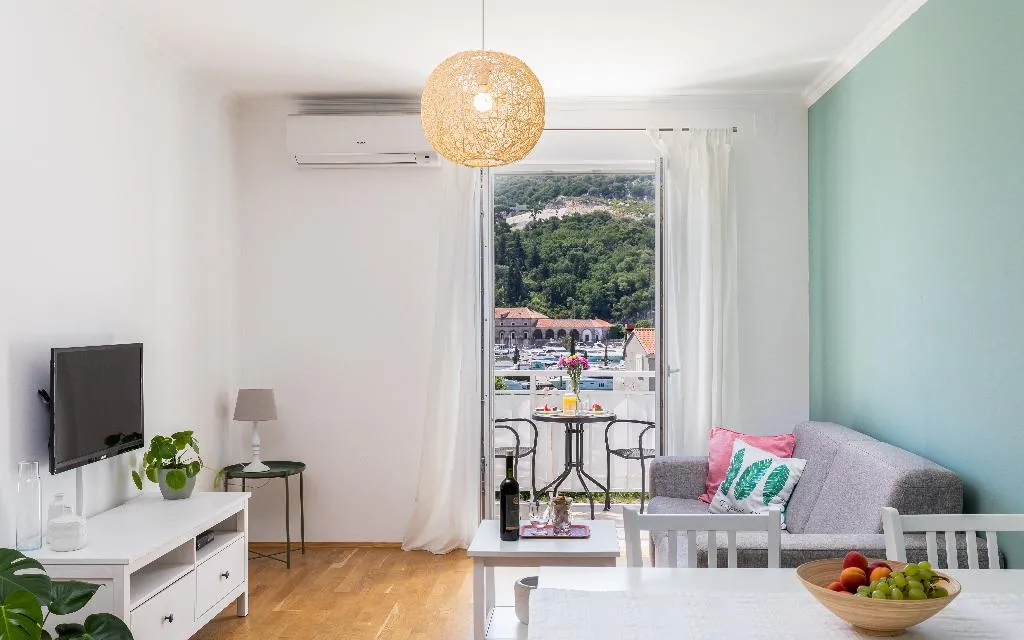 APARTMENT WITH BALCONY Room, Apartments Silvija, Dubrovnik