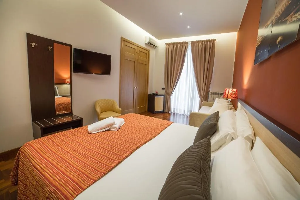 Room, Bed & Breakfast Chiaia 32, Naples