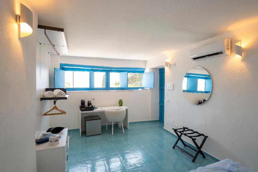 DOUBLE DELUXE SEA VIEW Room, Borgo Del Cannitello Romantic Boutique Resort, Palermo