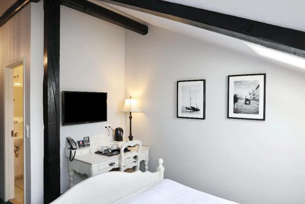 DOUBLE STANDARD Room, Fosshotel Baron, Reykjavik