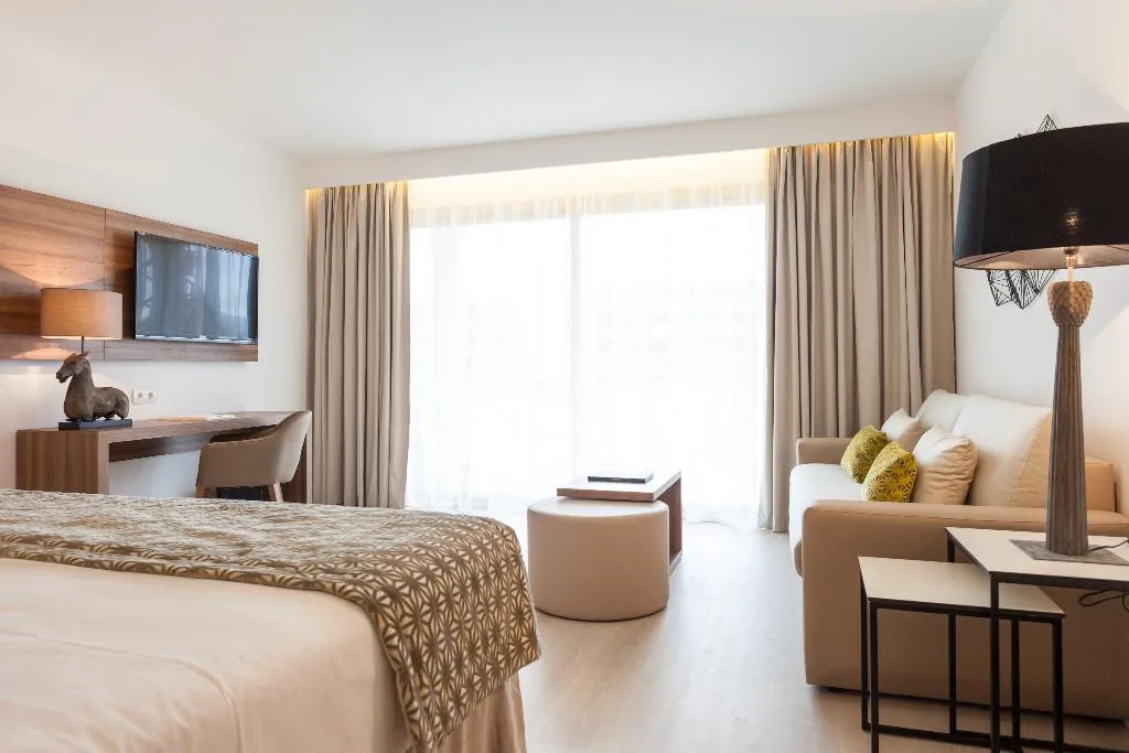 JUNIOR SUITE CAPACITY 3 Room, Zafiro Palace Alcudia, Majorca