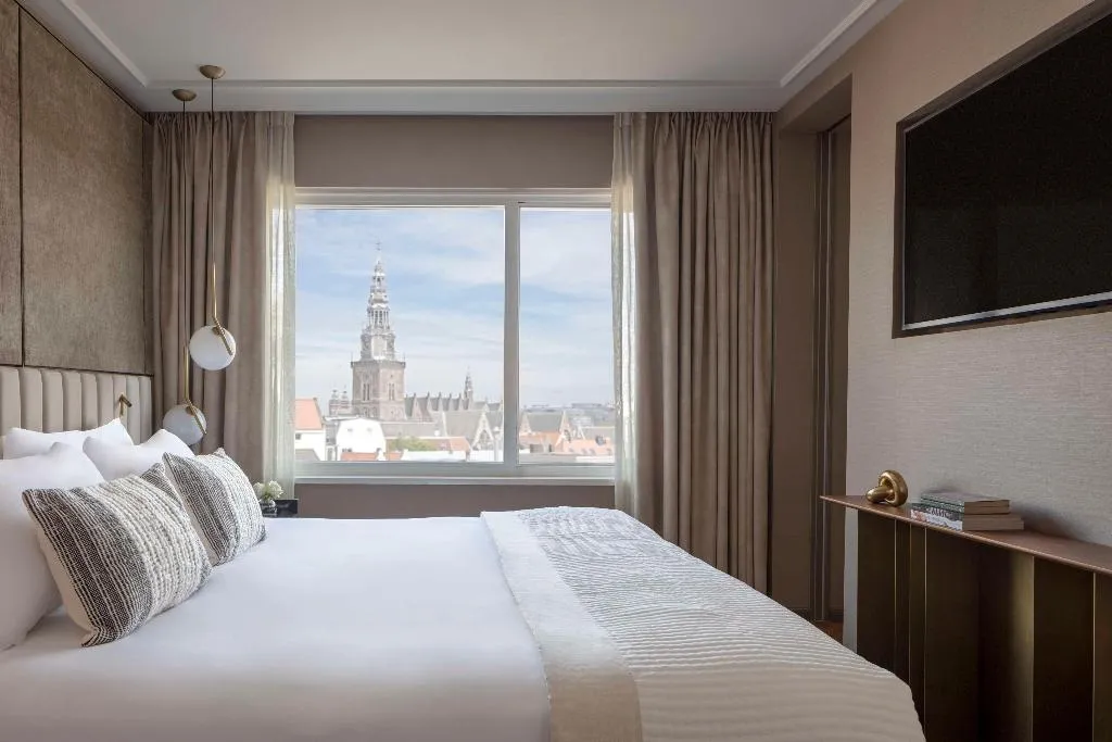JUNIOR SUITE STANDARD Room, Anantara Grand Hotel Krasnapolsky Amsterdam, Amsterdam